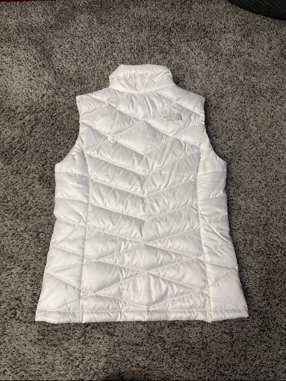 The North Face White Women's Quilted Puffer Vest - Picture 4 of 4
